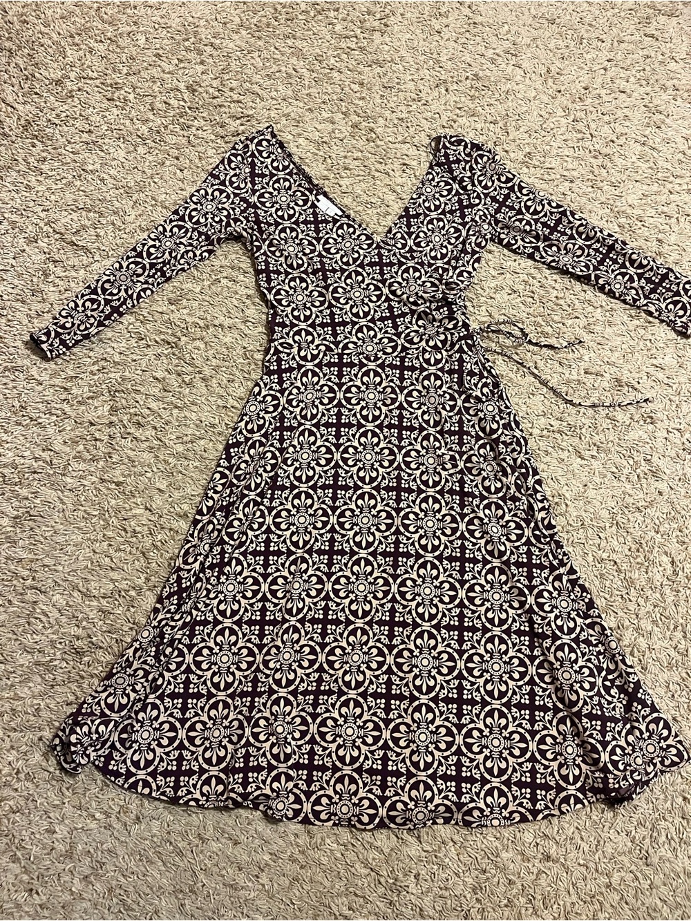 Long Sleeve V-Neck Black and White Patterned Women’s Dress